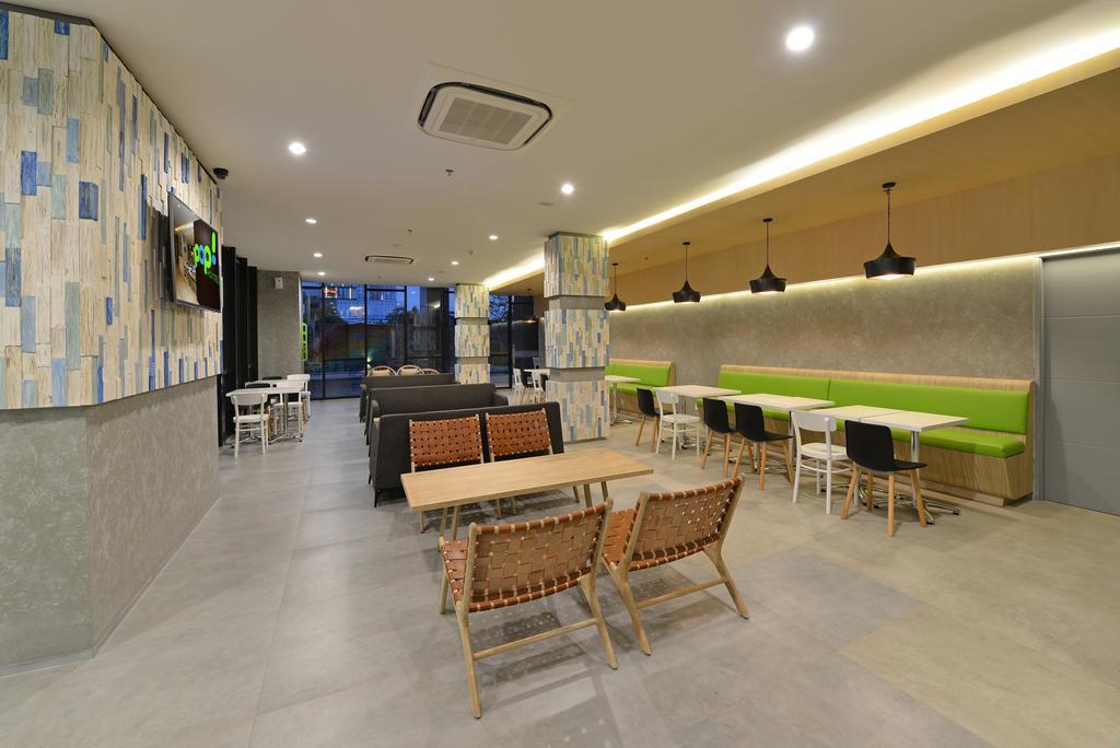 Pop! Hotel Timoho Джокьякарта Экстерьер фото