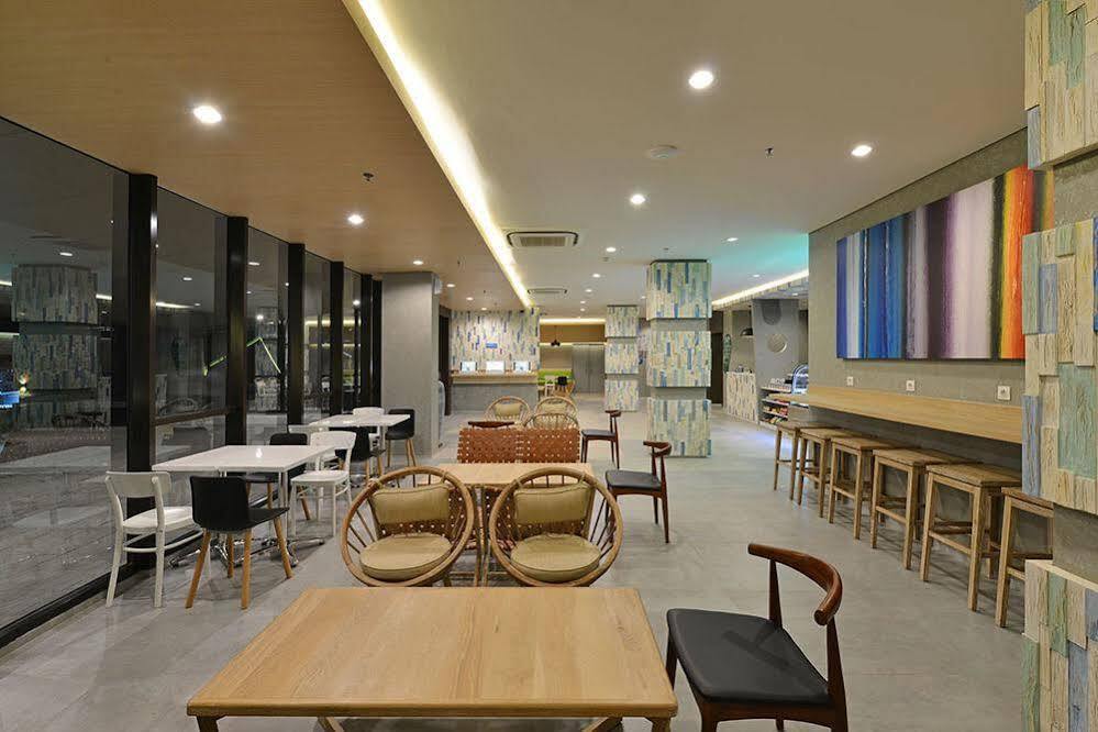 Pop! Hotel Timoho Джокьякарта Экстерьер фото